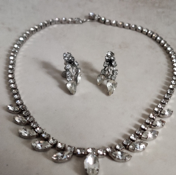 Made in Austria Art Deco Style Crystal Set Necklace and Earrings - Picture 3 of 14